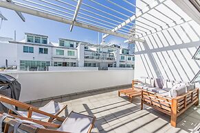 Elegant 2BR Princes Wharf Apartment
