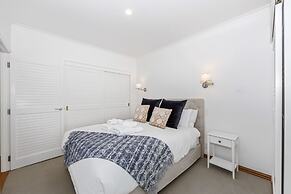 Elegant 2BR Princes Wharf Apartment