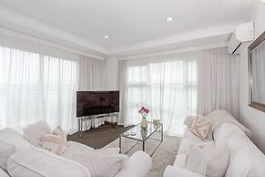 Panoramic Views - 2 Bedroom Sub-Penthouse