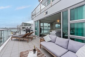 Panoramic Views - 2 Bedroom Sub-Penthouse