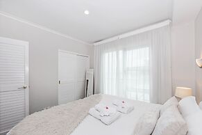 Panoramic Views - 2 Bedroom Sub-Penthouse