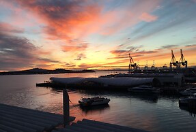 Princes Wharf - 1BR Comfortable Luxury