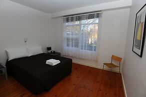 Glenelg Holiday Apartments-Ellis