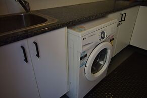 Glenelg Holiday Apartments-Ellis