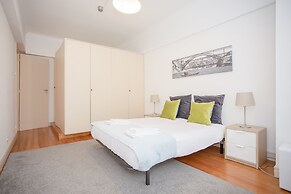 Liiiving in Porto Light Spacious Apartment