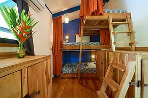 Playa 506 Beachfront Hostel