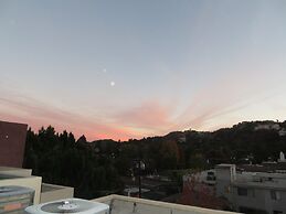 2 Bed 2 Bath in Studio City