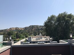 2 Bed 2 Bath in Studio City