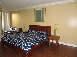 2 Bed 2 Bath in Studio City