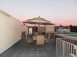 2 Bed 2 Bath in Studio City