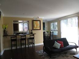 2 Bed 2 Bath in Studio City
