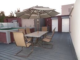 2 Bed 2 Bath in Studio City