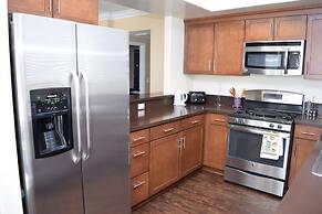 2 Bed 2 Bath in Studio City