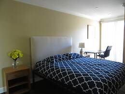 2 Bed 2 Bath in Studio City