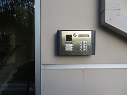 2 Bed 2 Bath in Studio City