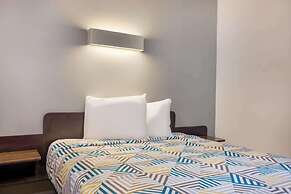 Motel 6 Texas City, TX - I-45 South