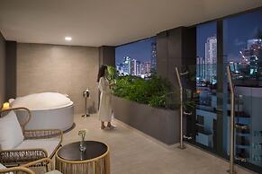 Solitaire Bangkok Sukhumvit 11