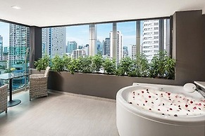 Solitaire Bangkok Sukhumvit 11