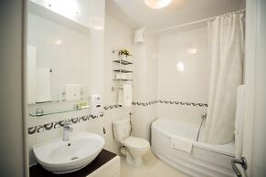 Red Hotel Riviera Suite & Lake