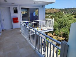 Yanna Studios & Apartments