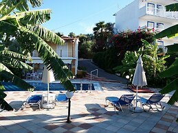 Yanna Studios & Apartments