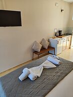 Yanna Studios & Apartments