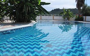 Yanna Studios & Apartments