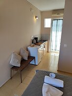 Yanna Studios & Apartments