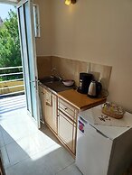 Yanna Studios & Apartments