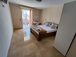 Yanna Studios & Apartments