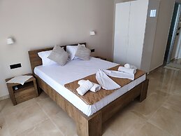 Yanna Studios & Apartments