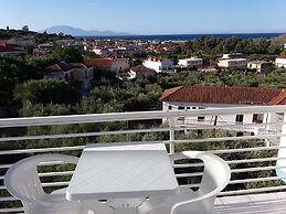 Yanna Studios & Apartments