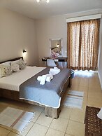 Yanna Studios & Apartments