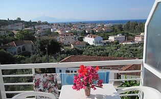 Yanna Studios & Apartments