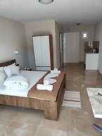 Yanna Studios & Apartments