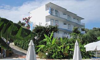 Yanna Studios & Apartments