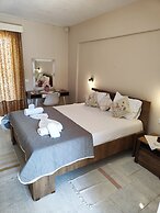 Yanna Studios & Apartments