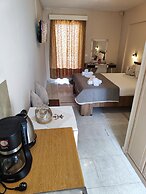 Yanna Studios & Apartments