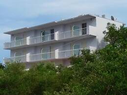 Yanna Studios & Apartments