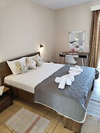 Yanna Studios & Apartments