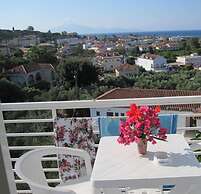 Yanna Studios & Apartments