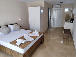 Yanna Studios & Apartments