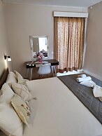 Yanna Studios & Apartments