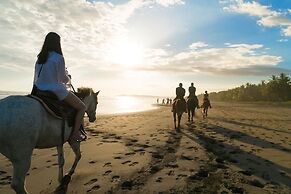 Sunset Del Mar Resort