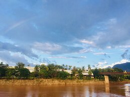 Merry Riverside Hotel