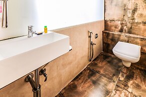 FabHotel Aksa International