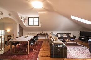 Grand Parliment Duplex by Homing