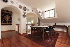 Grand Parliment Duplex by Homing