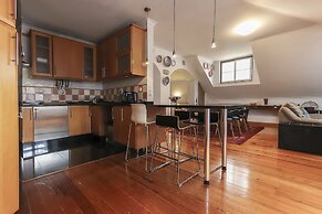 Grand Parliment Duplex by Homing