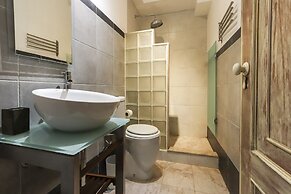 Grand Parliment Duplex by Homing